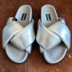 Roam Fokdy Puffy sandals silver vegan leather